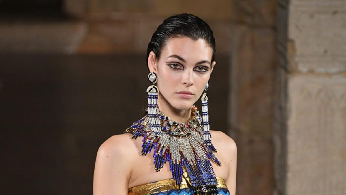 Maquillaje faraónico del desfile de Chanel 'Métiers d'Art' 2018