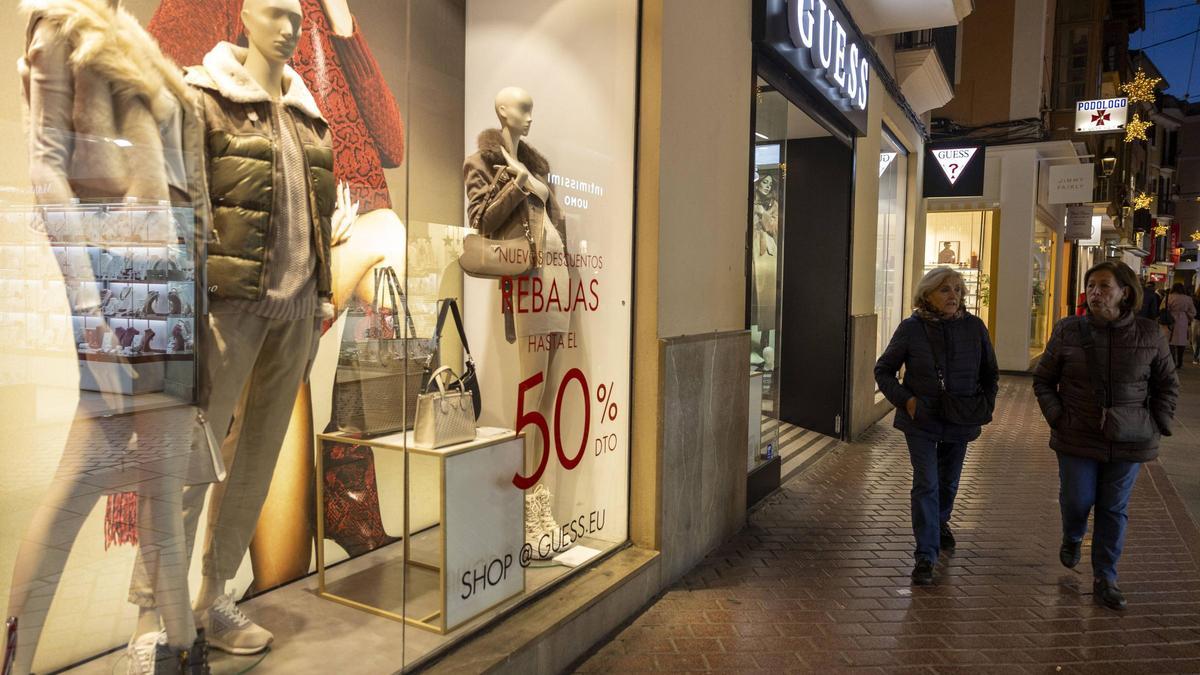 El comercio pronostica unos buenos primeros días de rebajas pero con una campaña corta