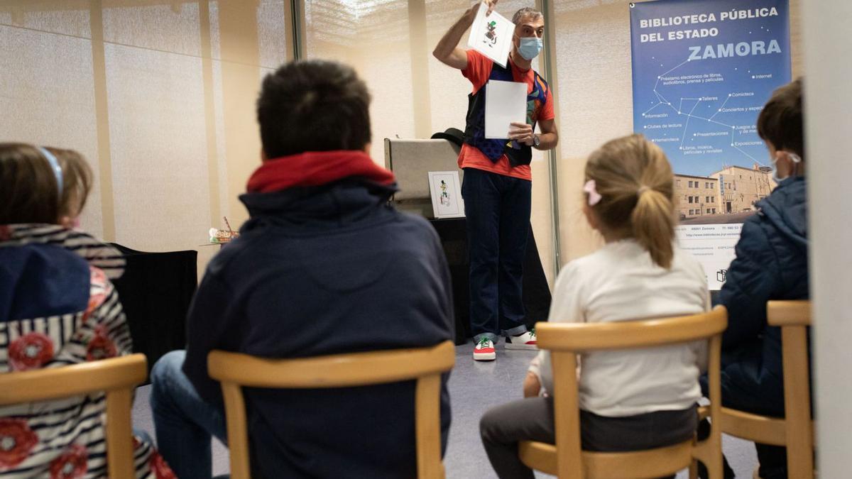 La Biblioteca se llena de magia por el Día Internacional del Libro Infantil  | ANA BURRIEZA