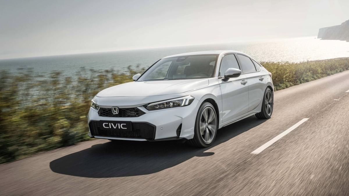 El Honda Civic e:HEV se actualiza por fuera y por dentro
