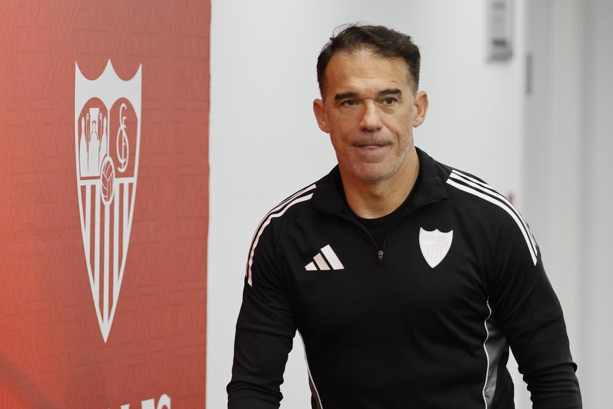 Luis García pone el morbo en una lucha por la salvación en el Ciutat de València