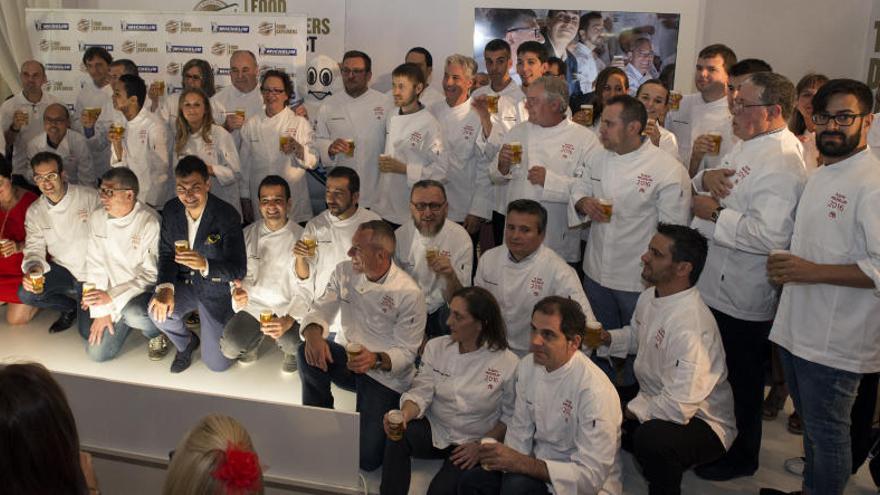 Representants dels restaurants catalans Bib Gourmand homenatjats fa uns dies per Michelin