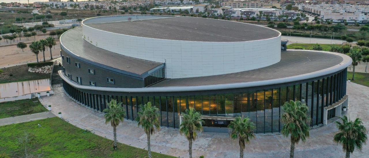 Auditorio Internacional de Torrevieja, inaugurado en 2011 y con actividad cultural sostenida por la Generalitat desde 2017. | TONY SEVILLA