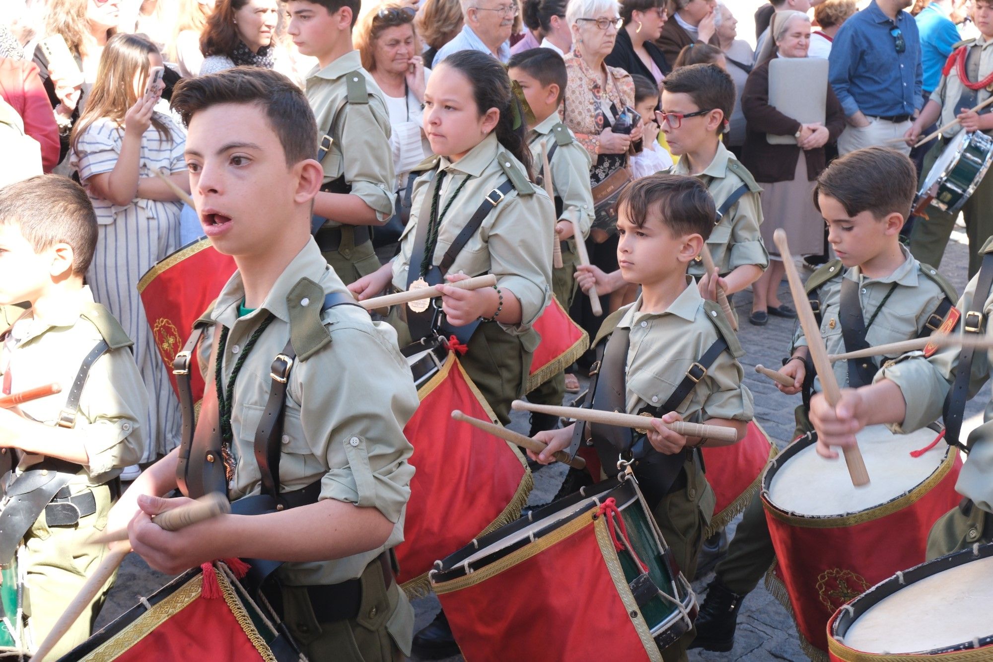 Concentración de tronos chicos en Antequera