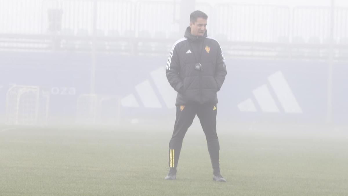 Julio Velázquez observa el entrenamiento d eeste sábado.