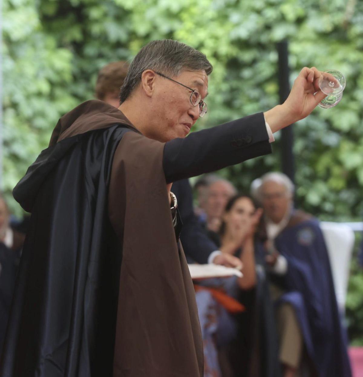 Yao Jing, el embajador de China en España, no dejó ni gota en su copa. | NOÉ PARGA