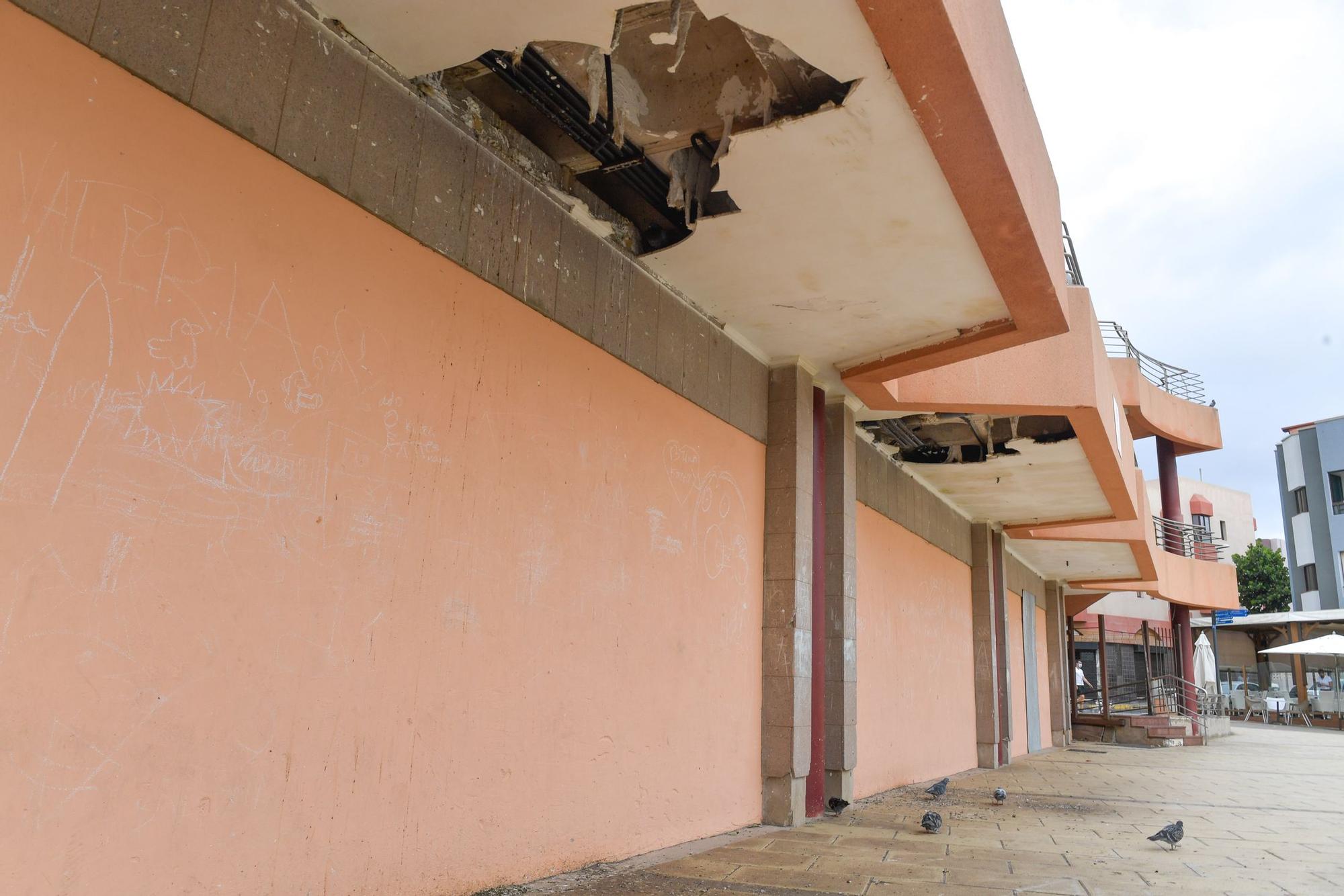 Centro comercial abandonado en La Garita (Telde).