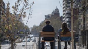Barcelona. 23.03.2026. Barcelona. Banco en el parque de Glóries. Fotografía de Jordi Cotrina