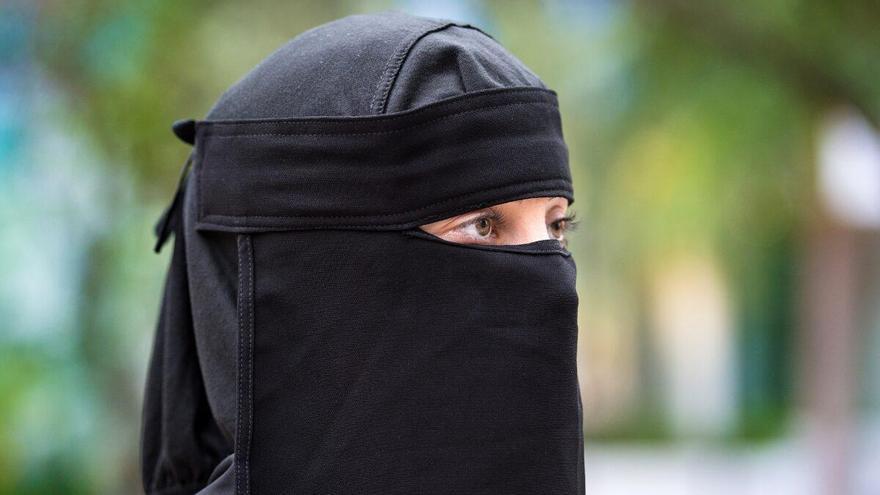 Molina de Segura prohíbe el burka y el niqab en los edificios municipales