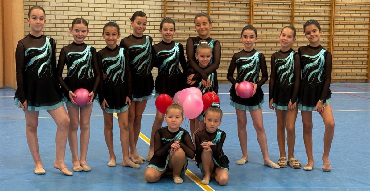 Las gimnastas de rítmica realizaron algunos ejercicios para la ocasión.  | SERVICIO ESPECIAL