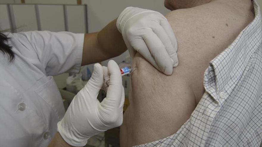 Solo una de cada tres personas con riesgo grave de gripe se vacuna en Extremadura