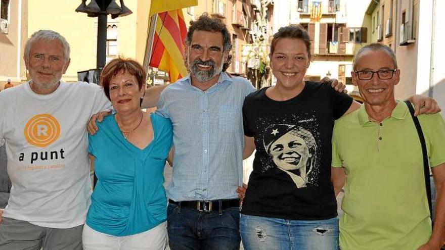 Representants de les entitat sobiranistes amb l&#039;alcaldessa de Berga, ahir