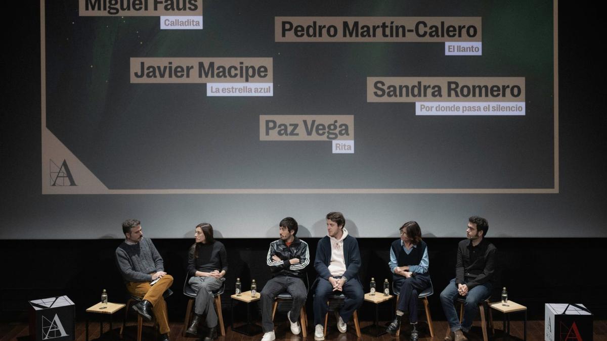 Javier Macipe (derecha) con el resto de directores noveles nominados.