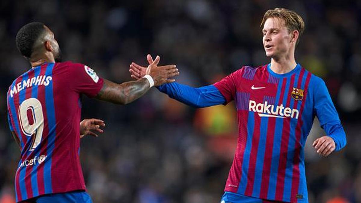 Frenkie De Jong con Memphis en el Barça