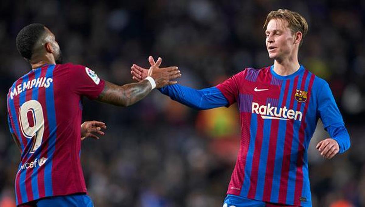 Frenkie De Jong con Memphis en el Barça