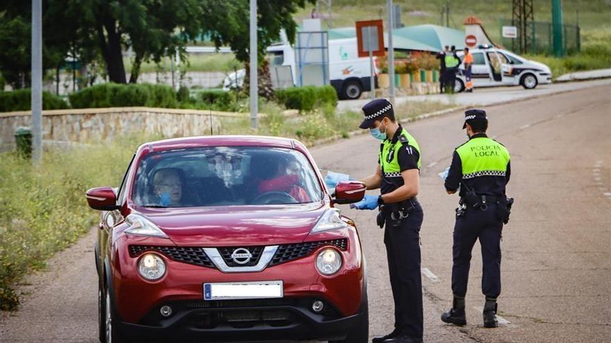 La Policía Local de Badajoz sanciona a 200 vecinos por no llevar mascarillas