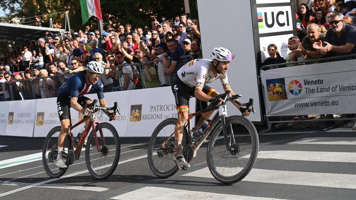 Alejandro Valverde, entrando en meta en la prueba celebrada en tierras italianas
