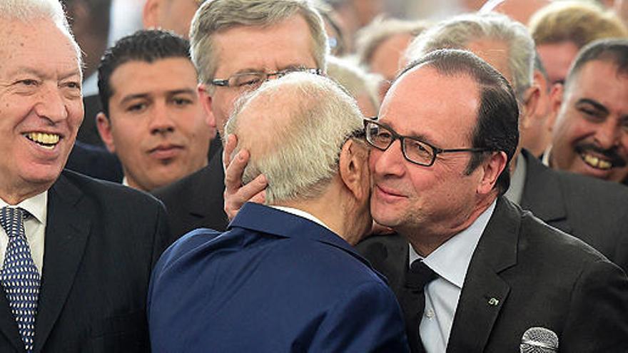 Hollande, junto a presidente turco Beji Caid y Margallo.