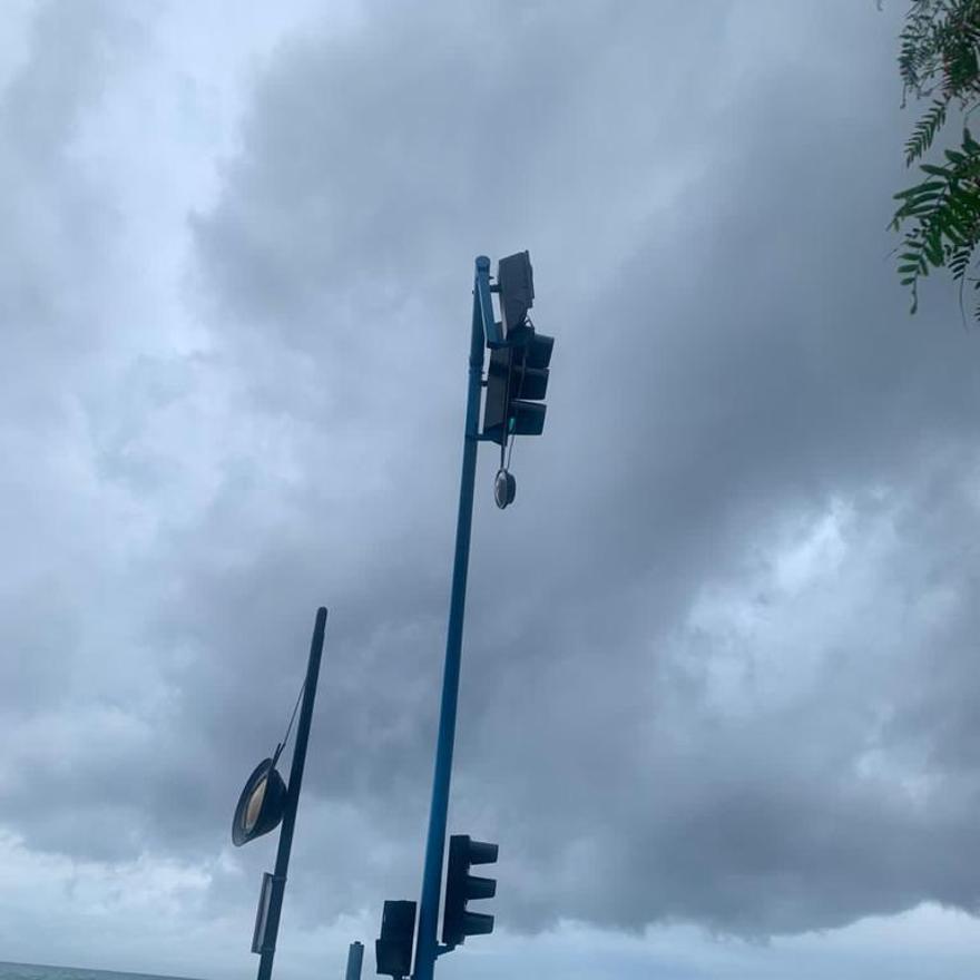 Jornada de lluvia, mangas marinas y atascos en Alicante