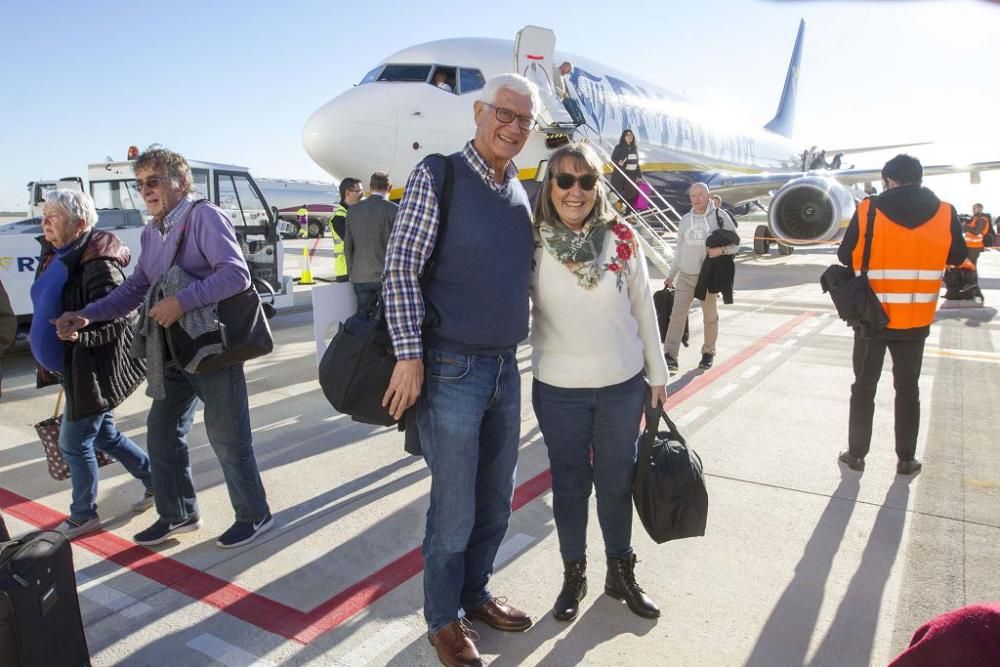 Llegada del primer avión al aeropuerto de Corvera