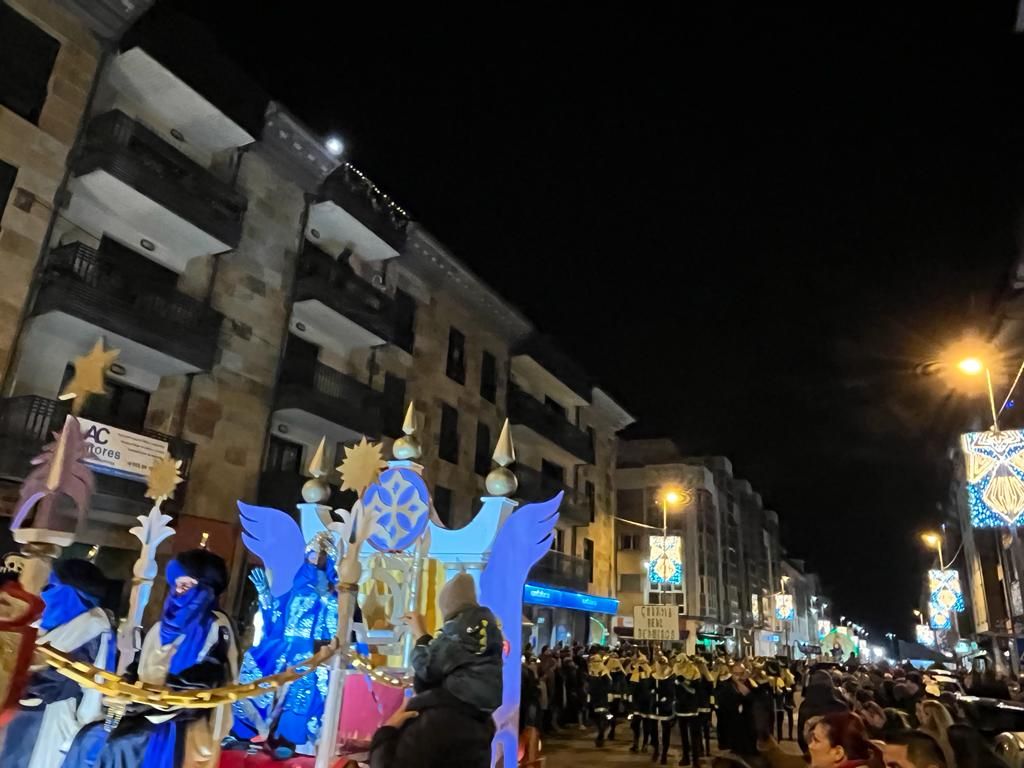 La multitudinaria cabalgata de Reyes de Villaviciosa