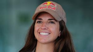 MADRID, 26/01/2024.-Cristina Gutiérrez, a sus 32 años, ha hecho historia. Se ha convertido con Red Bull en la primera mujer española en ganar el Rally Dakar. En una entrevista con EFE, da su visión sobre el deporte y el patrocinio. “Las empresas no buscan solo poner pegatinas, sino valores en sus representados”. Ahora que está en la cima, recuerda a su “familia deportiva”, el Grupo Antolín, multinacional de Burgos, que le ayudó a llegar en su primer Dakar.EFE/ Borja Sánchez-Trillo