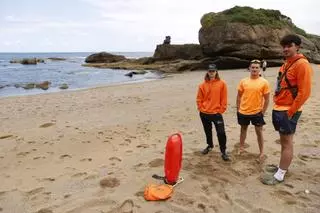 Las playas rurales de Gijón estrenan salvamento (en imágenes)