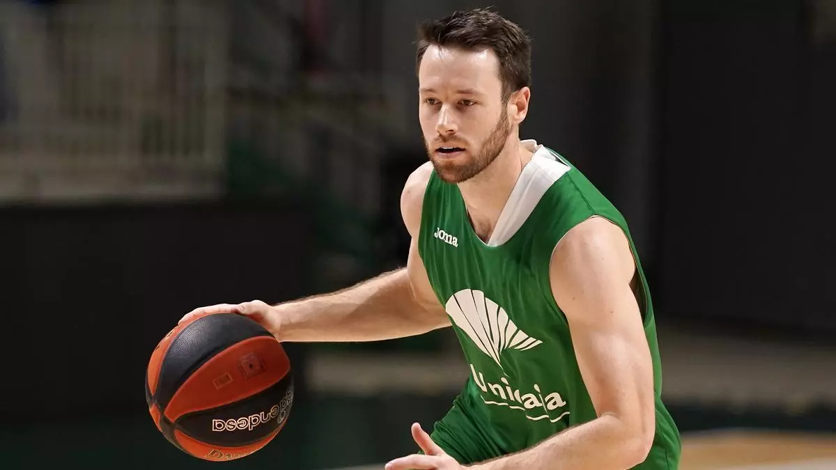 El Unicaja pierde a Tyler  Kalinoski por lesión para dos o tres semanas y Perry es duda para jugar contra el Valencia Basket
