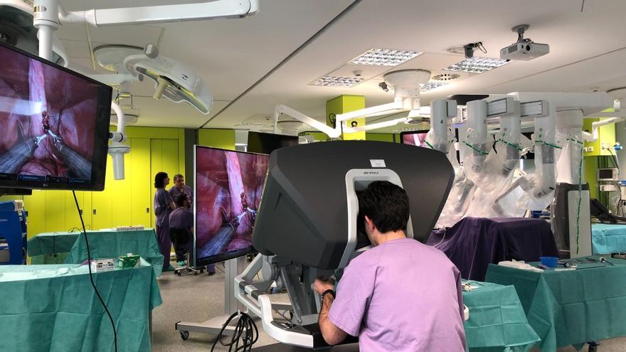 El Chuac utiliza por primera vez en Galicia la cirugía robótica en un menor de edad