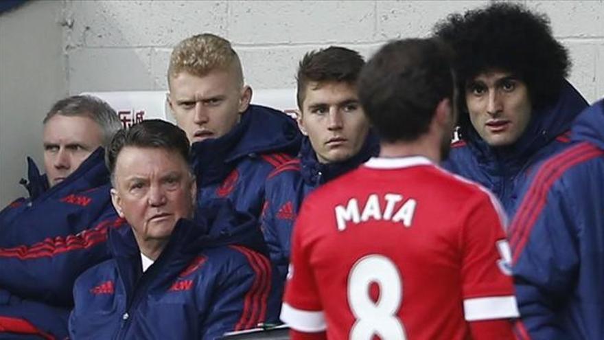 Van Gaal culpa a Mata de la derrota del United