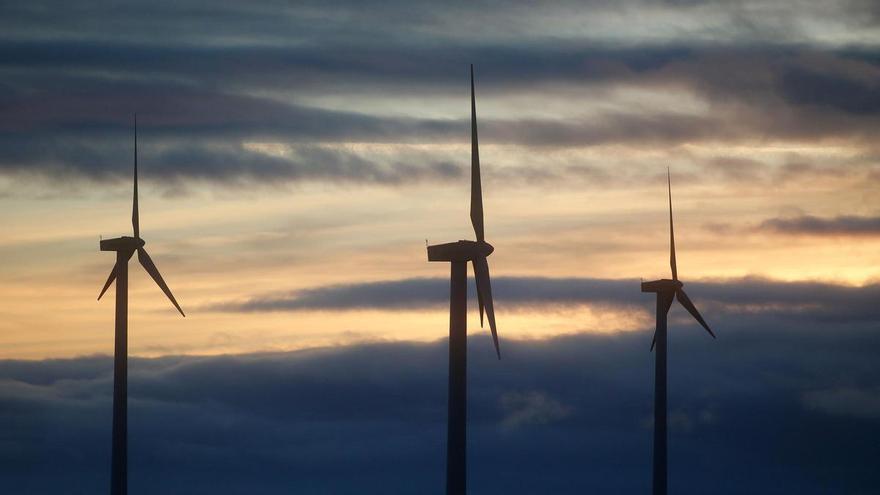 La segunda vida de un parque eólico: 63 aerogeneradores menos, 30 hectáreas liberadas, detector de última generación de aves y luz gratis para todo un pueblo de Galicia