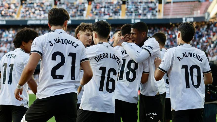 El vestuario del Valencia confía en revertir la situación de las últimas semanas y apurar sus opciones de clasificación europea. |