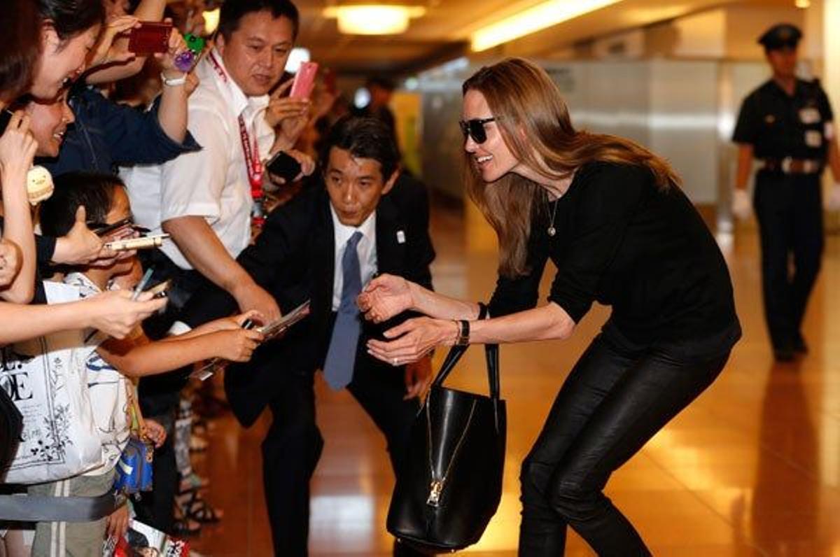 Angelina Jolie con sus fans