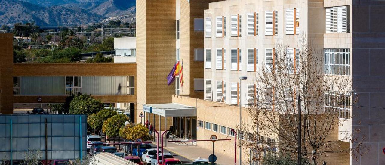 El edificio del Hospital Comarcal, ubicado en La Vila Joiosa, que espera las obras de ampliación.