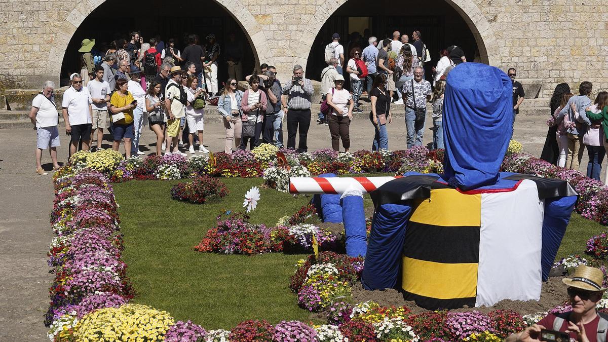 El muntatge de la plaça dels Jurats, en l'edició d'enguany de 'Girona, Temps de Flors'