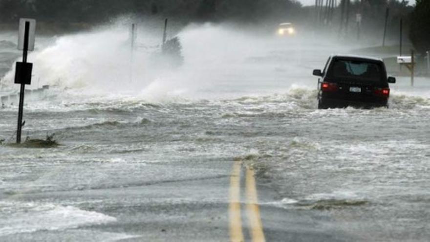 Sandy golpea la costa este de EE.UU