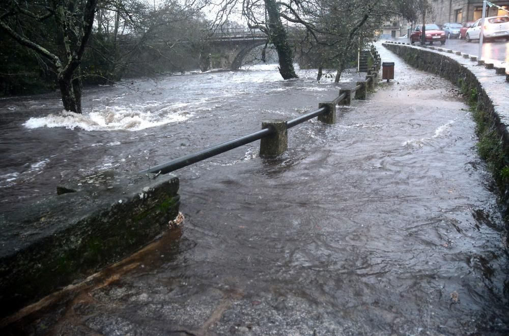 Desbordamiento del río Verdugo a su paso por la playa fluvial.