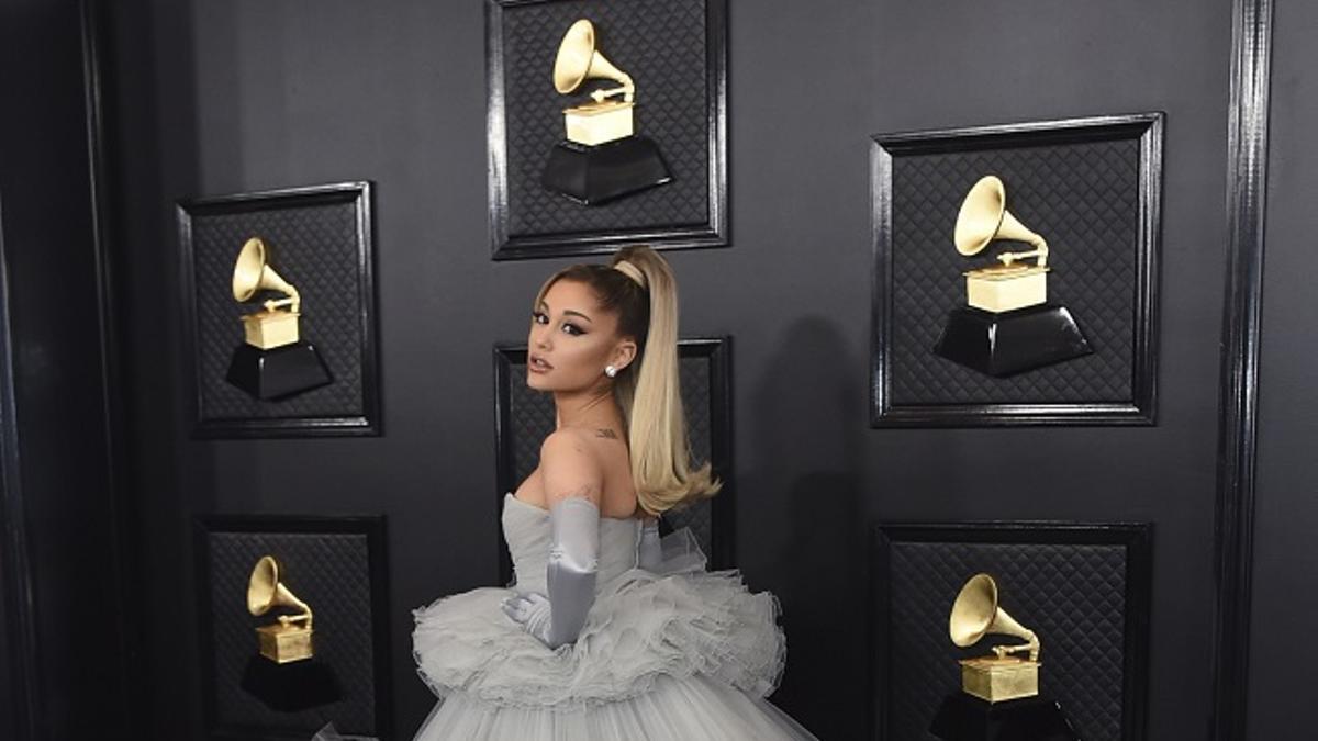 Ariana Grande ha llevado a los Premios Grammy 2020 el vestido con tul más pomposo que verás jamás... ¡y nos encanta!