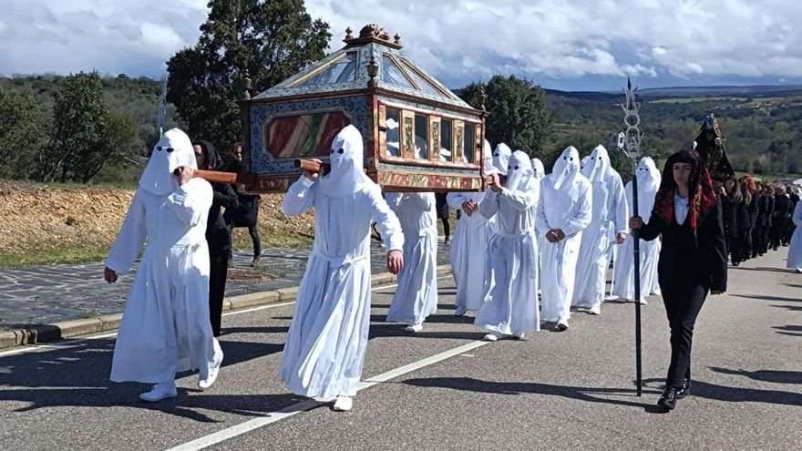 Procesión en Bercianos de Aliste. | ARCHIVO