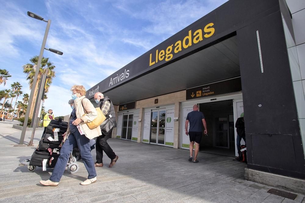 Llegada de turistas procedentes de Alemania a Tenerife Sur.