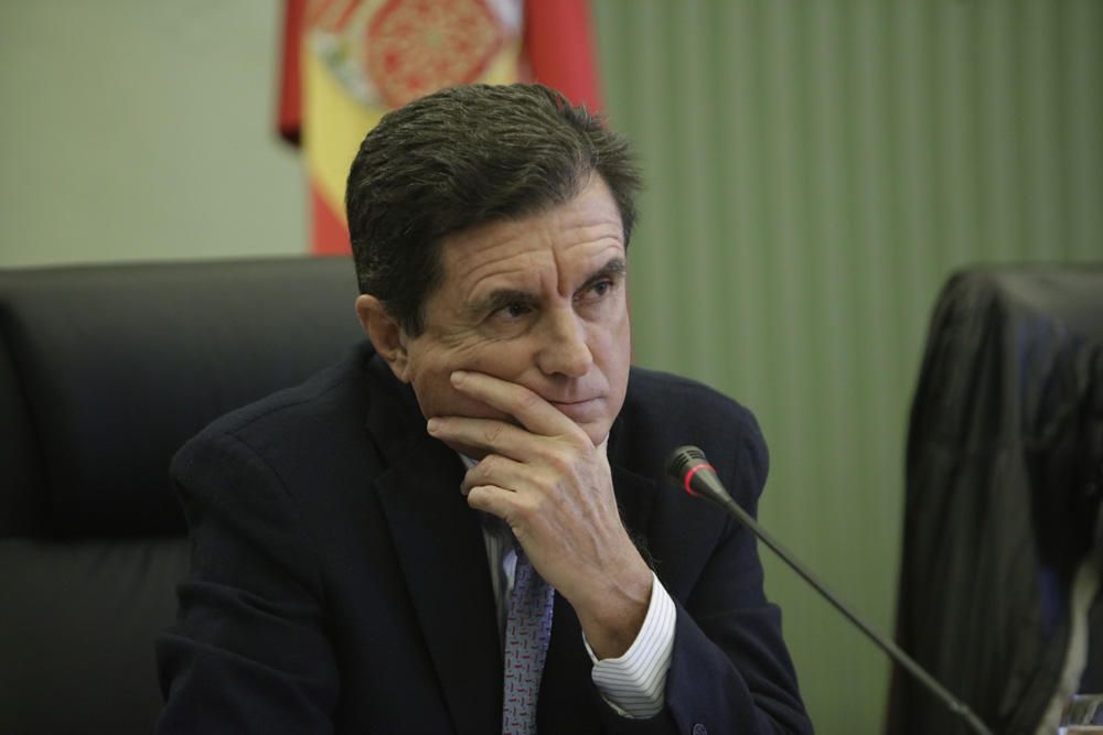 Matas comparece en el el Parlament por las autopistas de Ibiza