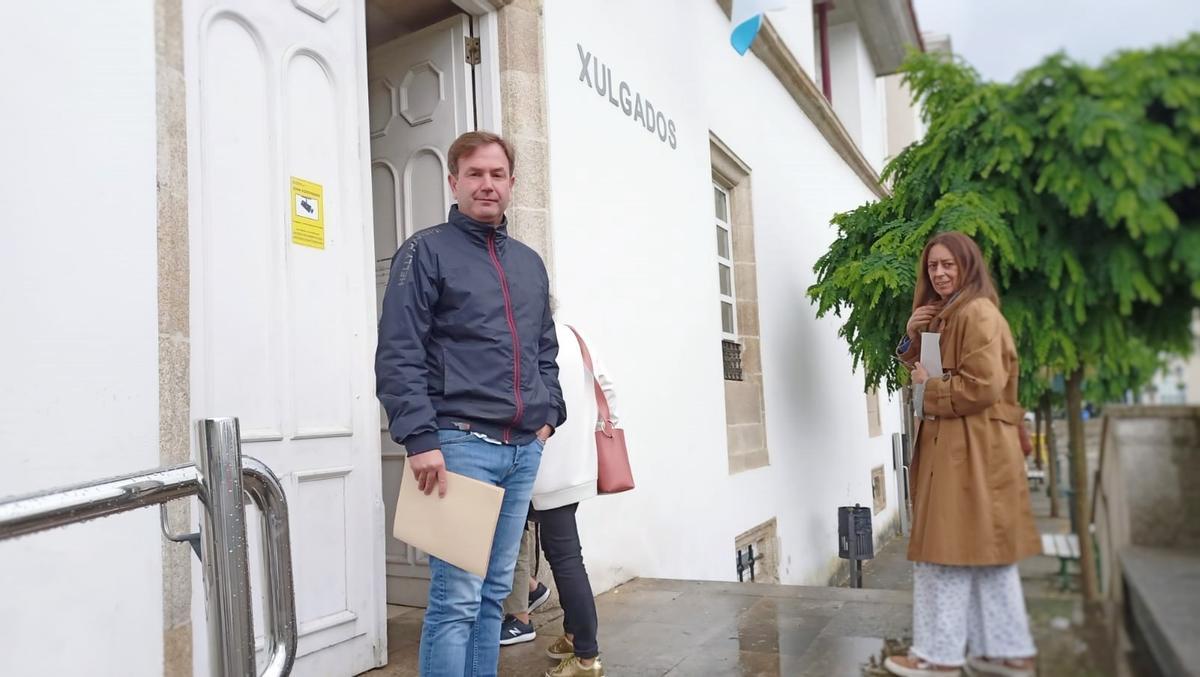 Benito Portela, a la entrada del juzgado de Betanzos.