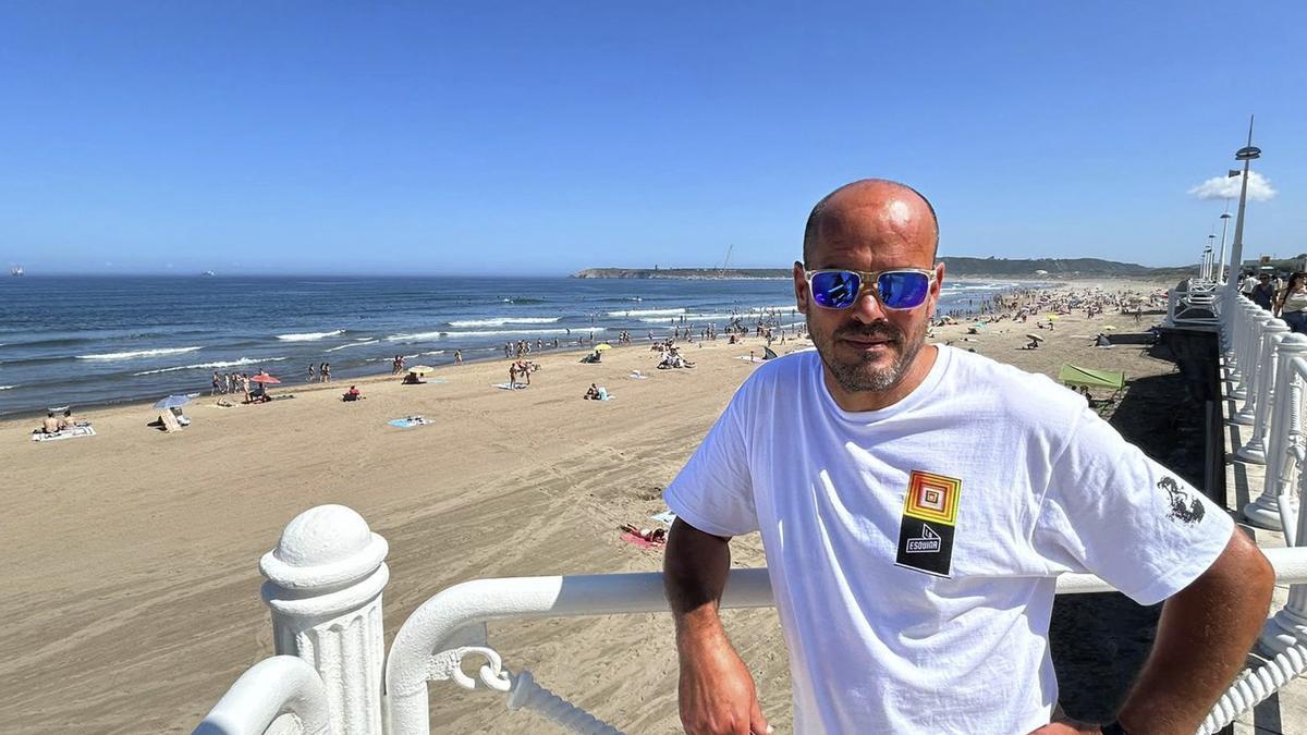 Surf y puestas de sol en el "refugio" de Salinas: "Tenemos unas puestas de sol espectaculares, cuando el día lo da es maravilloso y hay un ambiente muy chulo"