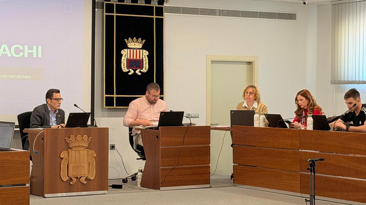 Un momeno del pleno de ayer.