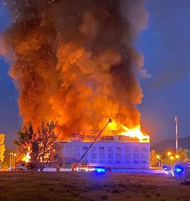 Las imágenes del incendio en un hotel de Puerto Banús, en Marbella