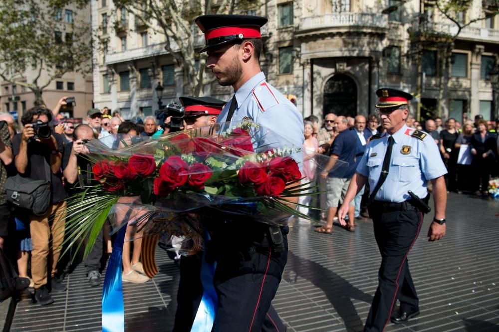 Homenaje en Las Ramblas a las víctimas de los atentados de Cataluña