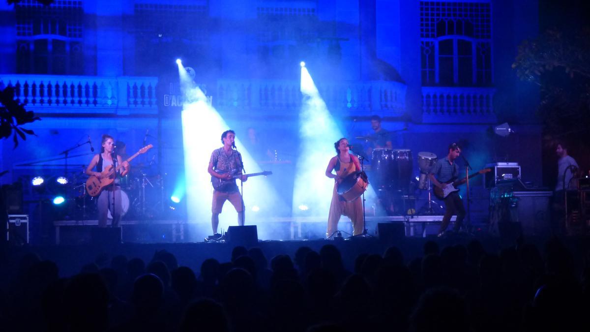 Concert de Marcel i Júlia a la Plaça Josep Pla