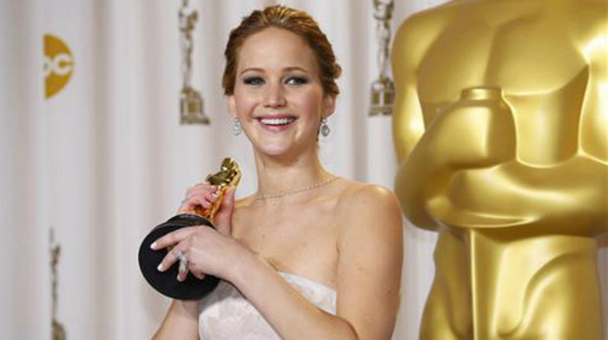 Jennifer Lawrence després de rebre l’Óscar a la gala del 2013.