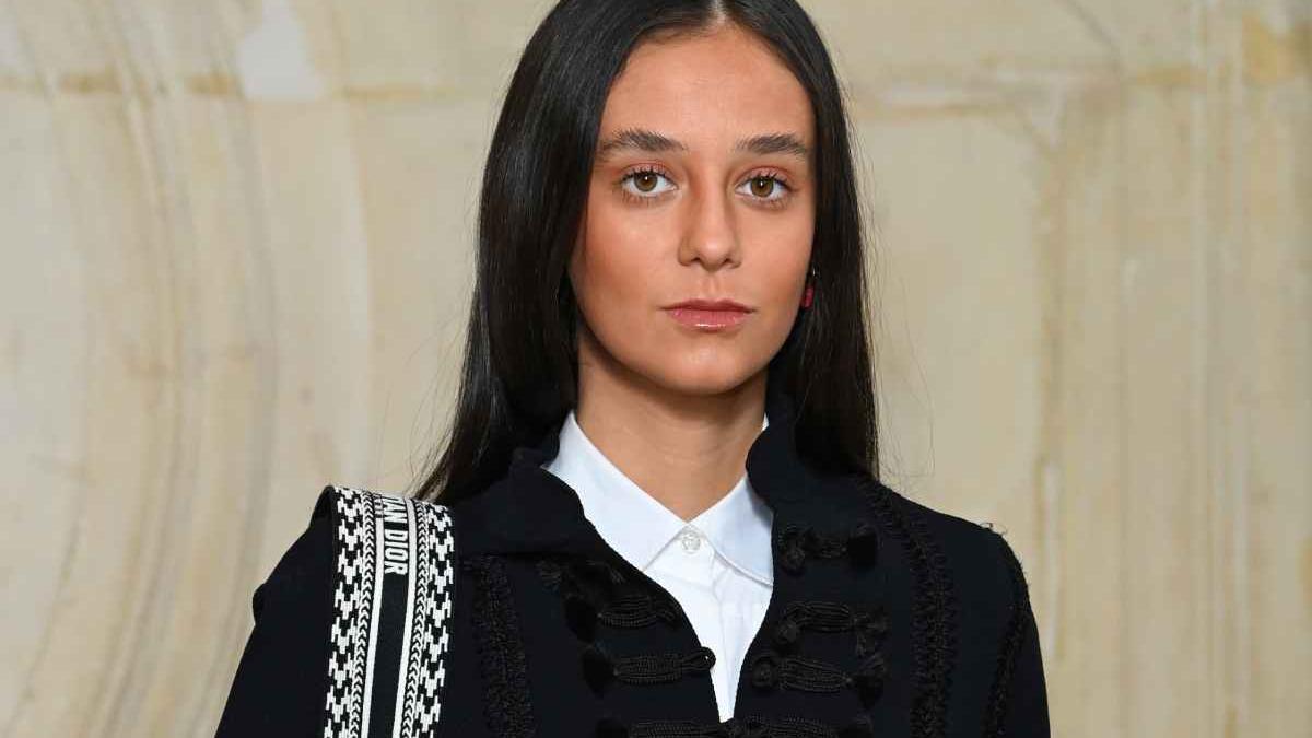 Victoria Federica acierta con el look minimalista y chaqueta domadora en la Alta Costura de París