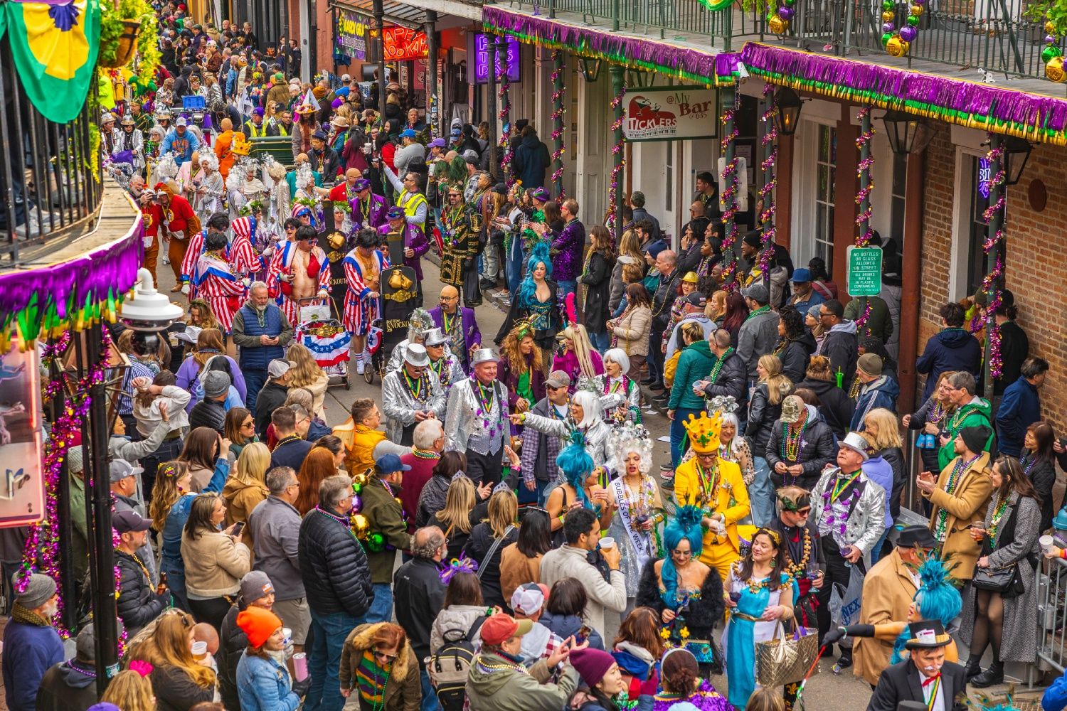 Celebrando el Mardi Grass en el Barrio Francés.